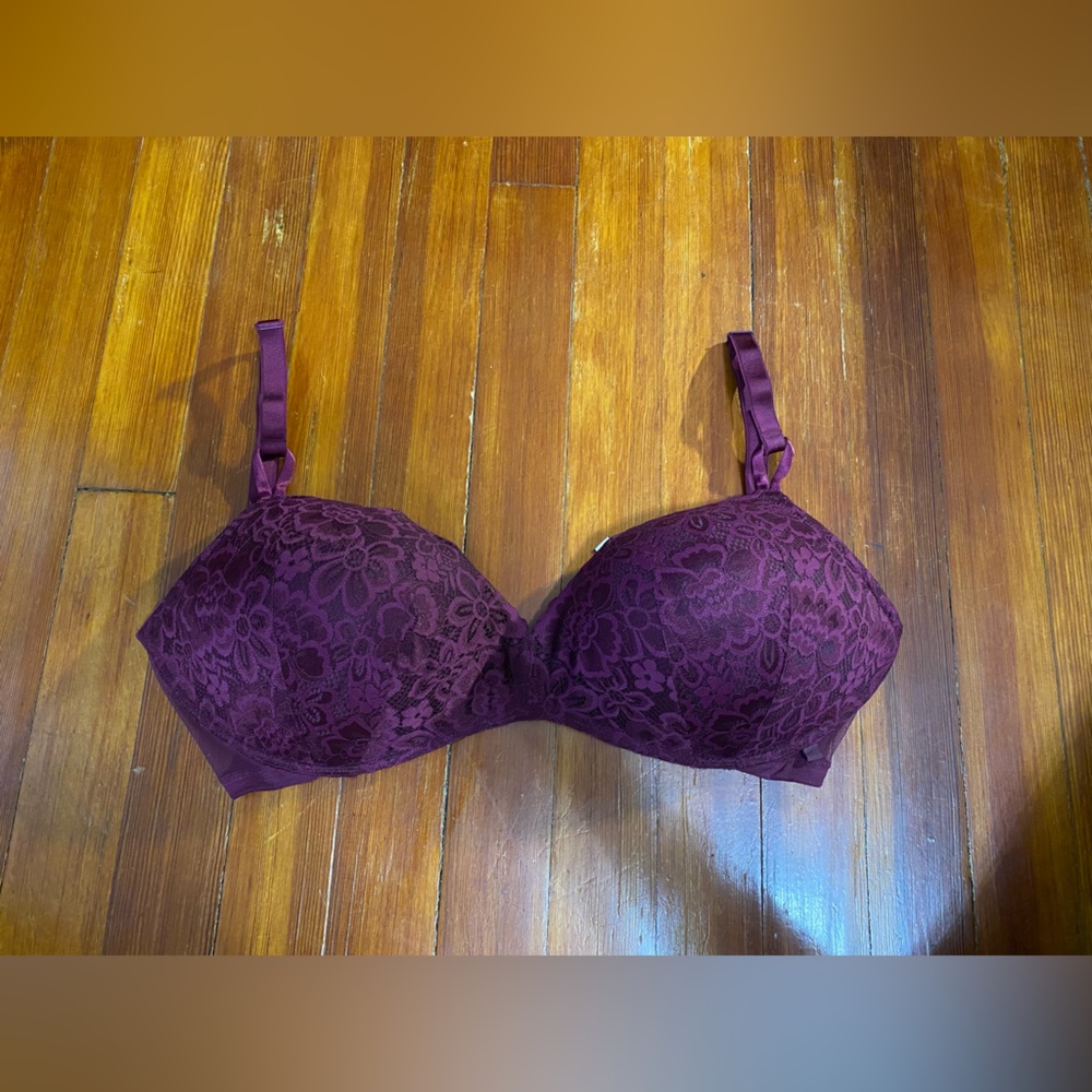 Victoria's Secret Sexy Tee Wireless Push-Up Lacie Bra